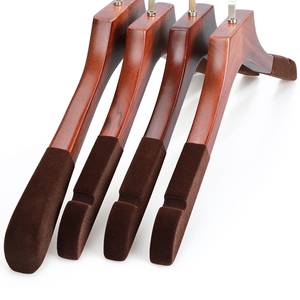 Подгонянная Высококачественная Роскошная противоскользящая винтажная деревянная вешалка для одежды с бархатом - Product Image 5