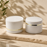 Pots en plastique de haute qualité de 100 g à large ouverture pour crème et lotion visage, avec couvercles à bande dorée, pour contenants cosmétiques