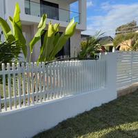 Panneaux de clôture en aluminium blanc, design à piquets, avec poteaux carrés pour l'intimité, clôture métallique résistante à la rouille, revêtement en poudre, pour jardin extérieur