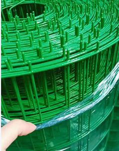 Malla de alambre soldada con orificios cuadrados recubierta de PVC verde Yuking, calibre de alambre de 2.0-4.0mm, para cercas, fábrica de Hebei, doblado y corte - Product Image 5