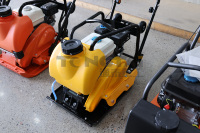 Compacteur vibrant à plaque réversible diesel pour allées et chemins, machine de compactage de terre vibrante avec réservoir d'eau
