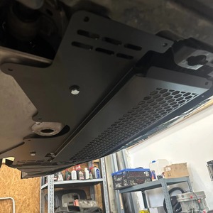 Placa Base de Aleación de Aluminio para Aceite Frío, Color Negro Carbón, Ligera y de Alta Resistencia para Autos M2 G87, M3 G80, M4 G82, S58 - Product Image 5