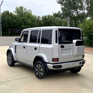 Design classique blanc élégant et épuré avec un intérieur spacieux et confortable, autonomie de 120 à 200 km et batterie de 5 à 8 kWh - Product Image 1