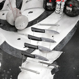 Espositore per Coltelli da Cucina in Acrilico Ecologico a Cinque Livelli, Design Moderno e Semplice con Superficie Lucida per Negozi di Coltelli - Product Image 3