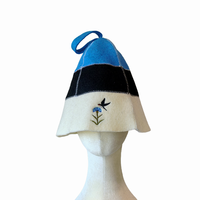 Lleva tus colores en tu cabeza con este gorro de sauna de lana pura que viste a la bandera al hombro mientras el calor se siente en el ambiente.