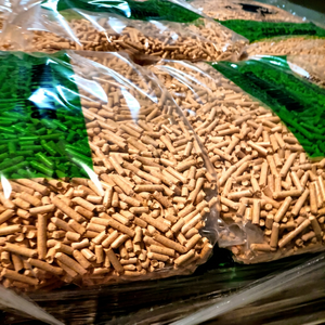 Bâtons de bois naturel de 6 mm de diamètre, teneur en cendres de 0,28 %, densité de 600-800 kg/m3, combustible pour système de chauffage en sac - Product Image 1