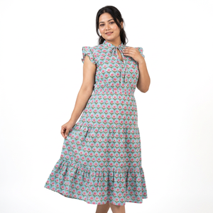 Vestido Midi Fluido para Mujer, Estampado Floral Étnico, Corte Holgado, Diseño en Capas, Sin Mangas, Cintura Natural, Botones de Encaje, Ideal para Viajes y Verano - Product Image 1