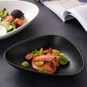 Platos de cerámica triangulares minimalistas de 9,25 pulgadas-Diseño de moda para frutas y ensaladas (Hogar y restaurante) - Product Image 3