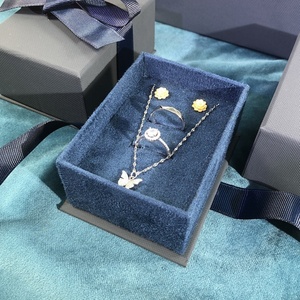 Elegante Caja Rectangular para Joyas con Forro de Piel Sintética, Diseño con Lazo, Patrón Liso, para Collares, Pendientes y Anillos - Product Image 3