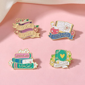 Pins en émail souple personnalisés imprimés UV, directement de l'usine, pour les amateurs de livres - Badges sur le thème de la lecture et de la magie, ODM OEM - Product Image 1