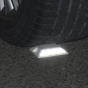 Borne de signalisation routière réfléchissante en plastique, double face, pour la guidage des ronds-de-citadelles et des intersections - Product Image 6