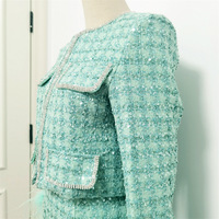Nouvelle Collection 2026 : Ensemble Deux Pièces Femme – Veste en Tweed Ornée de Strass, Perles et Paillettes, Manches Longues à Plumes et Mini-Jupe – Tenue OOTD
