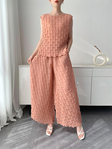 ชุดเซ็ตใหม่ประจำฤดูร้อนปี 2026 แบรนด์ Miyake ดีไซน์โบว์จีบพลีท ผ้าสีพื้น เสื้อแขนกุด กางเกงขายาวทรงกว้าง สไตล์ลำลอง เป็นมิตรต่อสิ่งแวดล้อม - Product Image 3