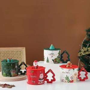 Tasses et soucoupes en céramique en forme de sapin de Noël avec couvercle et cuillère, design créatif, pour cadeaux de fin d'année (vente en gros) - Product Image 1