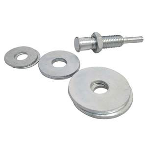 Perno filettato con tre paia di rondelle, resistente e versatile, ideale per giunzioni in strutture e progetti fai-da-te. - Product Image 1