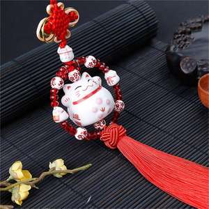Fournisseur de pièces pendentifs de <span class=keywords><strong>voiture</strong></span> Lucky Cat céramique <span class=keywords><strong>maneki</strong></span> <span class=keywords><strong>neko</strong></span> cristal ornements suspendus de <span class=keywords><strong>voiture</strong></span> avec noeud chinois pour cadeau d'ami - Product Image 2