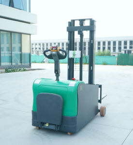 Nuovo Carrello Elevatore Elettrico Senza Gambe, Capacità di Carico 1 Tonnellata, Batteria al Piombo-Acido, Azionamento DC, Facile Manovrabilità, Modello A10 - Product Image 2