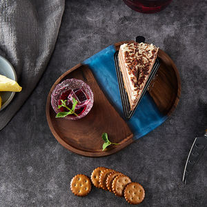 Поднос для еды из натурального дерева и эпоксидной смолы овальной формы - Product Image 1