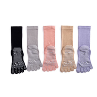 Vente en gros de nouvelles chaussettes de yoga personnalisées à cinq doigts Chaussettes de sport Pilates confortables et douces pour femmes