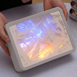 Lampe de nuit personnalisée USB à cadre d'art moderne Lampe de sculpture en papier carrée à LED blanc chaud dans le style d'un château en mouvement pour la décoration intérieure de la chambre à coucher - Product Image 1