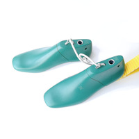 Chaussure à tête carrée basse pour dames avec talon épais en plastique W255 Shoe Tree