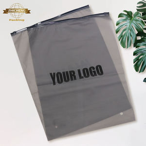 <span class=keywords><strong>Sacchetti</strong></span> di <span class=keywords><strong>Plastica</strong></span> Ziplock Trasparenti Satinati Personalizzati all'Ingrosso con Logo Stampato per Abbigliamento Autosigillanti per Camicie e Conservazione di Vestiti - Product Image 1