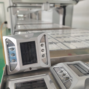 Ni-Mh pin ngoài trời IP68 nhôm <span class=keywords><strong>Led</strong></span> mắt mèo năng lượng mặt trời một bên đường Stud ánh sáng phản chiếu năng lượng mặt trời nâng lên vỉa hè đánh dấu - Product Image 3