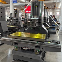 Centro de Mecanizado Vertical de Alta Resistencia VMC 1300x700x700 BT40 con Control Syntec de 9.5 Toneladas para Moldeo por Inyección de Grandes Piezas