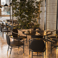 Ensemble de Mobilier Commercial de Haute Qualité pour Restaurant : Banquette en Cuir Personnalisée, Table et Chaises de Salle à Manger Durables et Faciles à Nettoyer