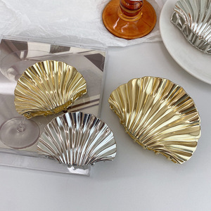 Pinza de Pelo Creativa con Diseño de Concha Brillante, Pinza de Pelo Tipo Tiburón para la Parte Trasera de la Cabeza, Accesorio de Pelo Único y de Alta Gama para Mujer - Product Image 3