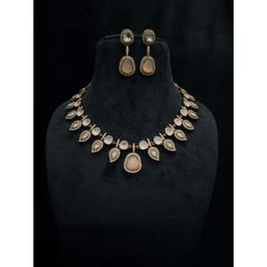 Collar Kundan Material de aleación de piedra principal Diseño tradicional elegante Novias Bodas Producto a granel - Product Image 1