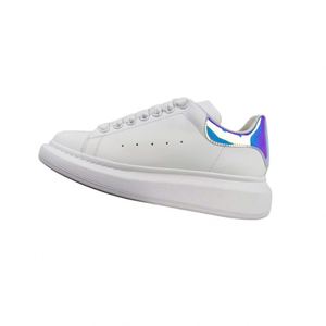 Baskets blanches rétro luxueuses – Chaussures décontractées simples et tendance pour femmes et hommes, anti-odeur, à semelle épaisse, amortissantes - Product Image 1