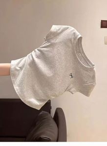 เสื้อยืดผู้หญิงแบบพื้นฐานเซ็กซี่ พิมพ์ลายตัวอักษร แต่งด้วย PU ทรงเข้ารูป คอกลม ดีไซน์ได้แรงบันดาลใจจาก Kpop และ - Product Image 6