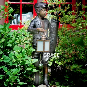 Bronzen Jongen Lamp Sculptuur Levensgrote Outdoor Messing Jongen Met Golfclubs Standbeeld