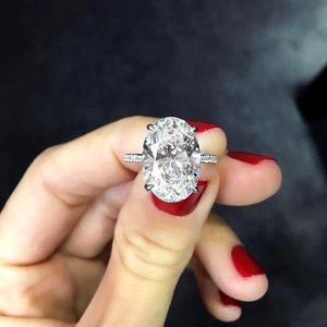 Anello Grande con Pietra di Cristallo da Donna, Classico ed Elegante, Regolabile, in Lega di Rame, Stile Fidanzamento, Gioiello di Moda - Product Image 1