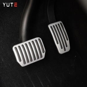 Couvre-pédales de frein et d'accélérateur en aluminium sans rebord pour <span class=keywords><strong>Tesla</strong></span> Model 3/Y Juniper Highland Performance - Product Image 1