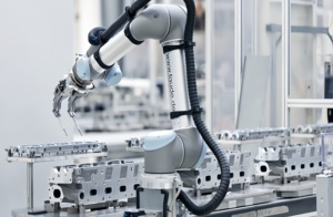 <span class=keywords><strong>Robot</strong></span> de sobremesa compacto UR3e Cobot de 3kg de carga útil Rotación de muñeca de 360 ° Fabricación ágil para tareas de PCB de montaje de luz - Product Image 3