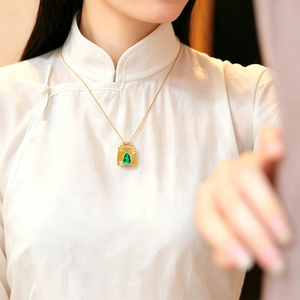 FYXL1281 แคลซิโดนีสีเขียวธรรมชาติ เสริมโชคลาภ ดีไซน์แบบจีนโบราณ จี้รูปตะกร้าฟักทองสีทอง - Product Image 2