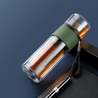 Vente en gros de tasses à thé portables à double paroi en verre borosilicate résistant à la chaleur, écologiques, 238 ml, avec infuseur et couvercle