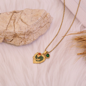 Collana con Ciondolo a Cuore in Acciaio Inossidabile Vintage, Elegante e Retrò, Gioiello di Lusso Leggero per Donne - Product Image 3