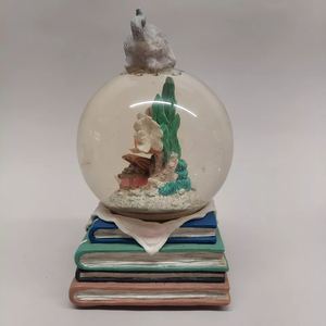 Estilo occidental juega <span class=keywords><strong>Alley</strong></span> Cat dos peces cuatro libros globo de nieve caja de música decoración de escritorio resina hecha a mano adorno para el hogar - Product Image 2