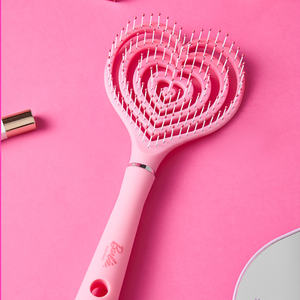 MINISO <span class=keywords><strong>Barbie</strong></span> Series Lindo en forma <span class=keywords><strong>de</strong></span> corazón Forma esponjosa Peine <span class=keywords><strong>de</strong></span> hueso Cabello largo y recto Cojín <span class=keywords><strong>de</strong></span> aire Peine <span class=keywords><strong>de</strong></span> masaje Se puede personalizar - Product Image 2
