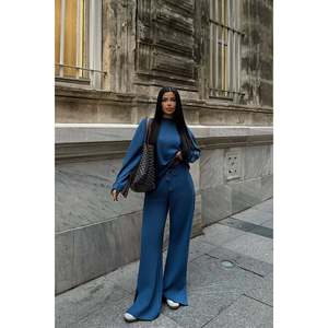 Conjunto de Traje Indigo para Mujer, Pantalones Elegantes con Top a Juego - Product Image 1