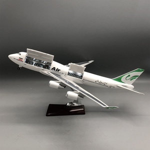 Modelo de Avión de Resina Boeing 747-400 de <span class=keywords><strong>Mahan</strong></span> Air a Escala 1/150 de 47 cm con Cabina Abrible y Luces LED - Product Image 1