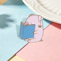 Pins Esmaltados de Cerdito Rosa y Araña Leyendo un Libro, Broche de Obras Clásicas de Literatura Infantil, Joyería de Solapa, Regalo para Amantes de los Libros