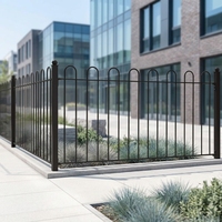 Clôture professionnelle en acier galvanisé à chaud et thermolaqué pour parcs commerciaux et bureaux extérieurs, modèle Hoop Top