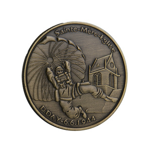 ストック・サンテ・メール・エグリーズ第二次世界大戦Dデー記念亜鉛合金ダイキャストUVプリントメッキ愛国心カスタマイズ可能コレクターズコイン - Product Image 3
