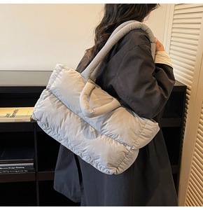 Borsa a Spalla Morbida Trapuntata Grande Capacità Invernale da Donna, Borsa a Mano Versatile Trapuntata Sottobraccio per Uso Quotidiano - Product Image 5