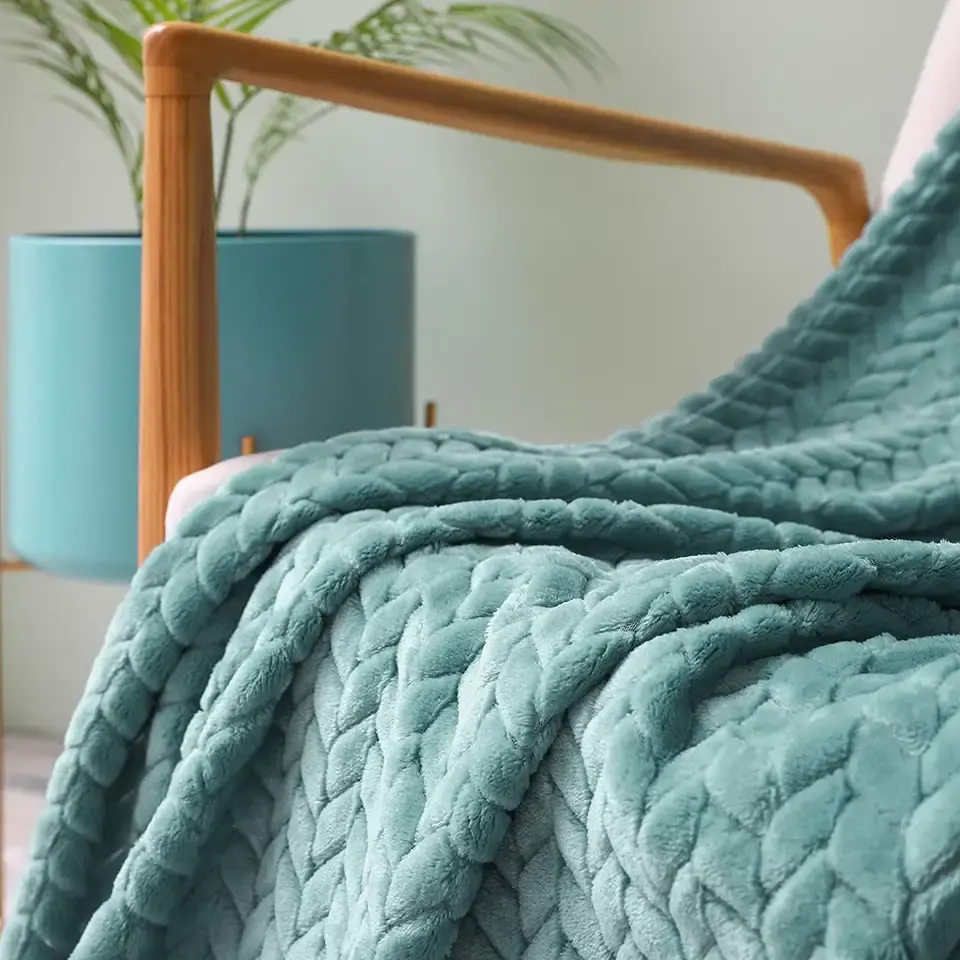 Top Quality Cozy Plain Textured Plush Leve Um Lado Fofo Personalizado Flanela Poliéster Cobertores Para O Inverno