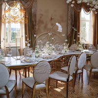 Table serpentine demi-lune blanche pour 12 à 18 personnes, pour salle de réception d'hôtel ou mariage